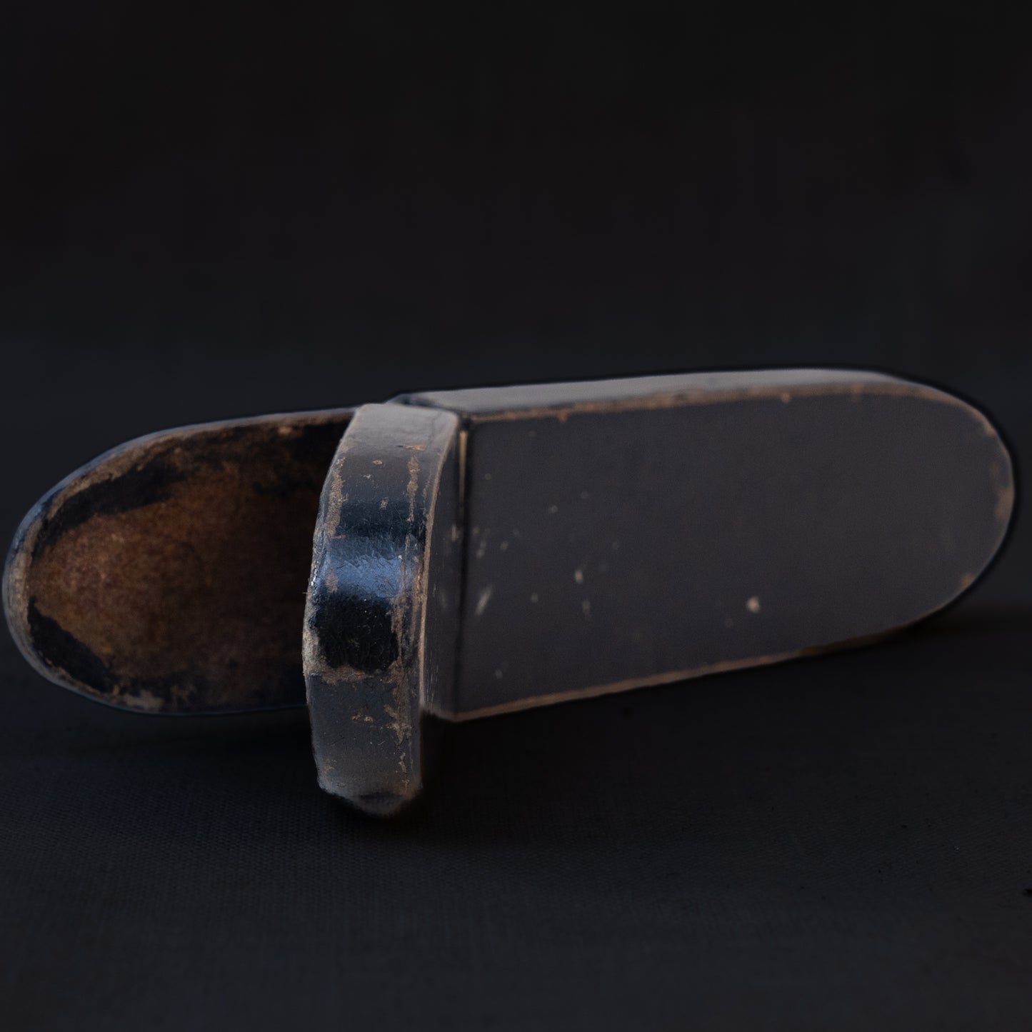 Mid-Century Lacquered Makeup Brush Case with Gilt Scrollwork