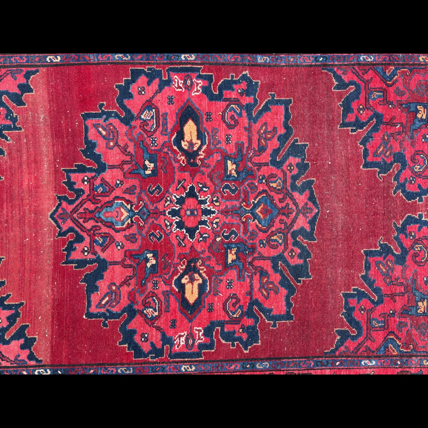 Northwest Persian Heriz Rug - Geometric Medallion